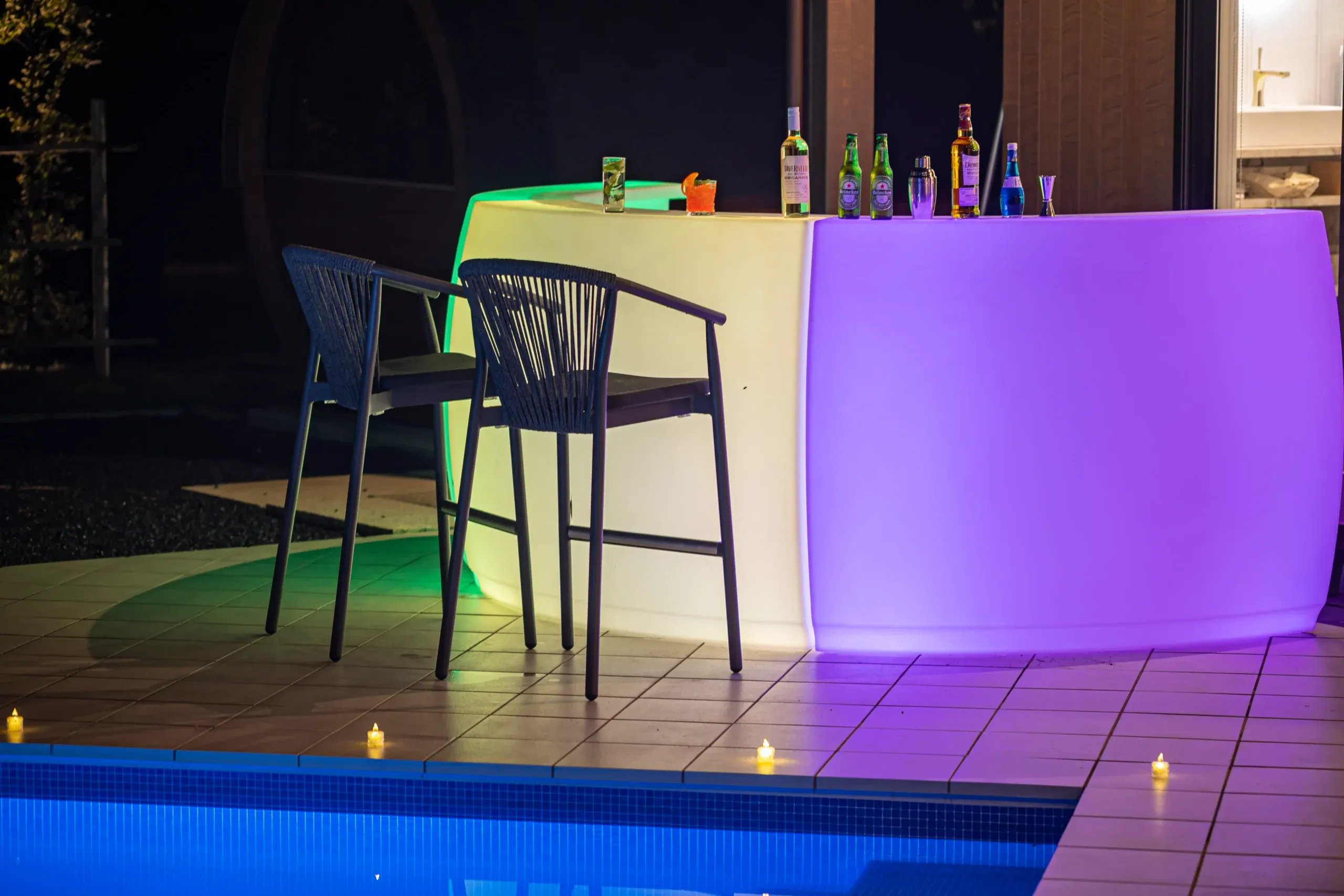 プール（昼）/ Pool (Noon)