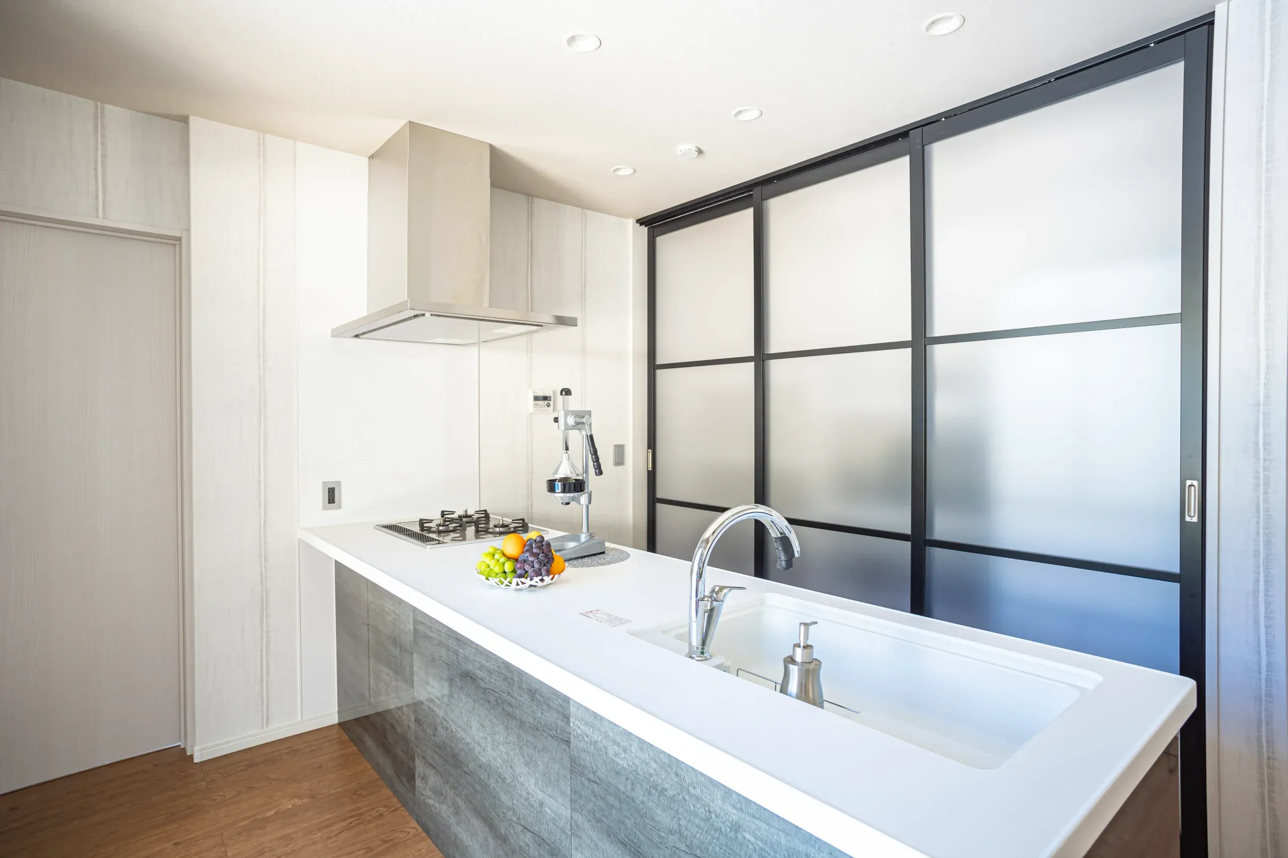 プール（昼）/ Pool (Noon)